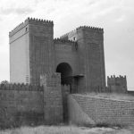 Stadspoort, onderdeel van de tien kilometer lange verdedigingsmuur